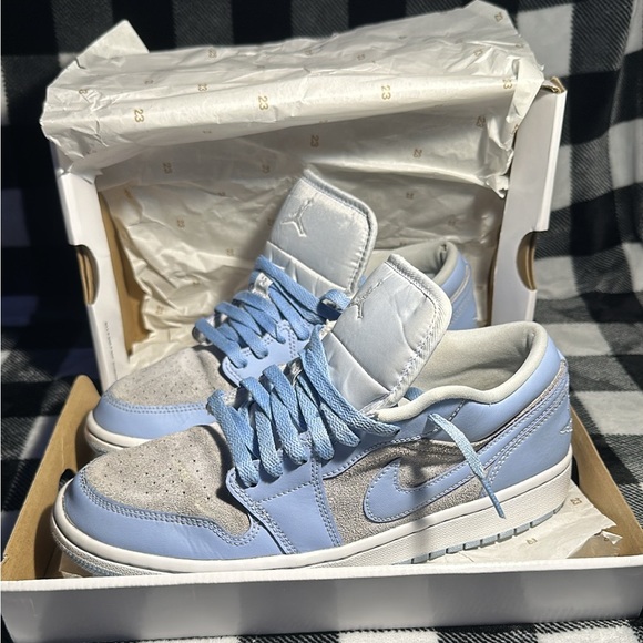 COPY - - Authentic Jordan 1 lows M 8.5/F 10 - Picture 11 of 11